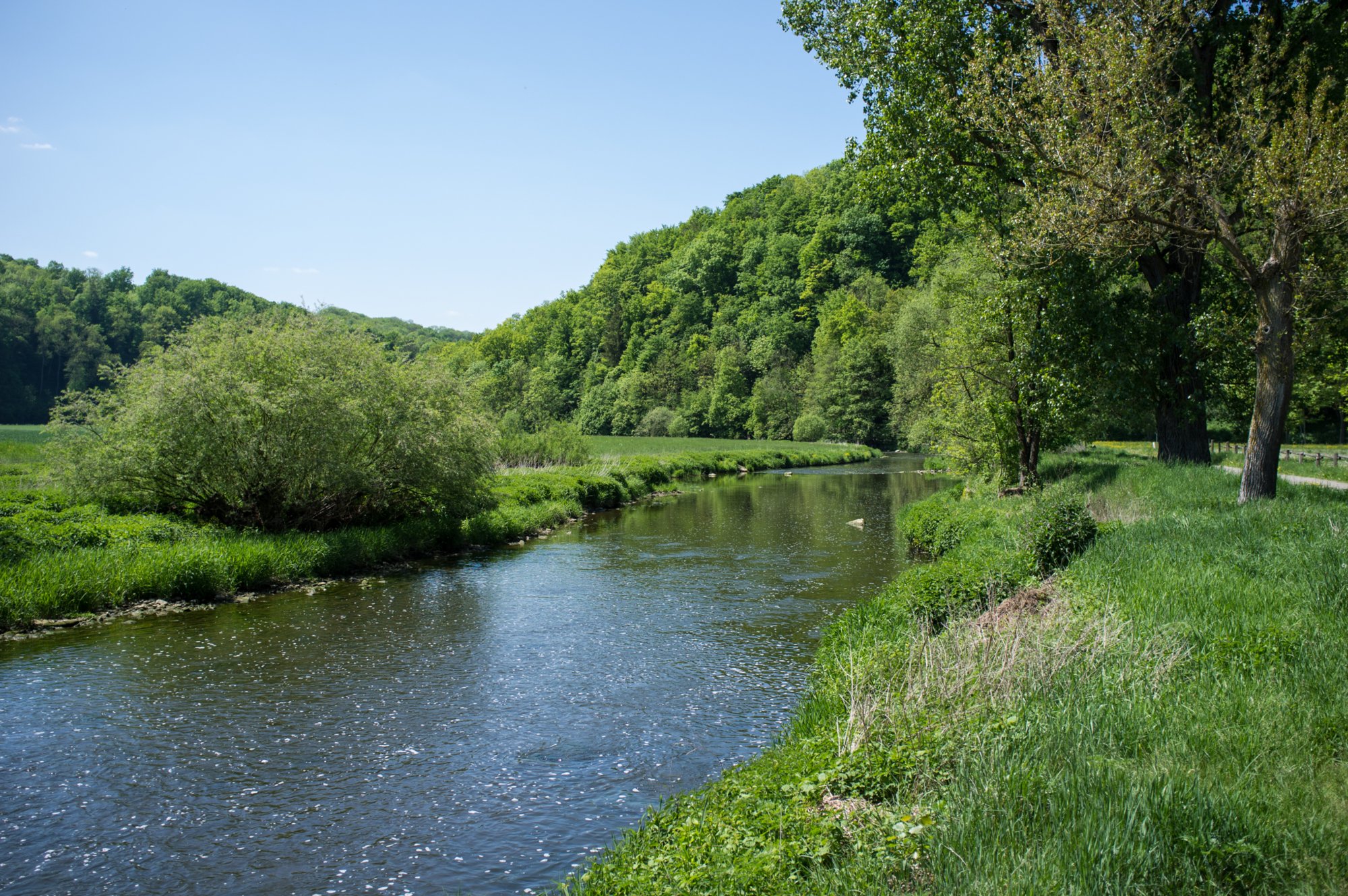 Jagst bei Mistlau Jagst bei Mistlau. Wanderung von Kirchberg (Wanderparkplatz) nach Mistlau. Über Bölgental, ehemal. Heinzenmühle, Baierlestein, Lobenhausen und teufelsklinge zurück nach Kirchberg.