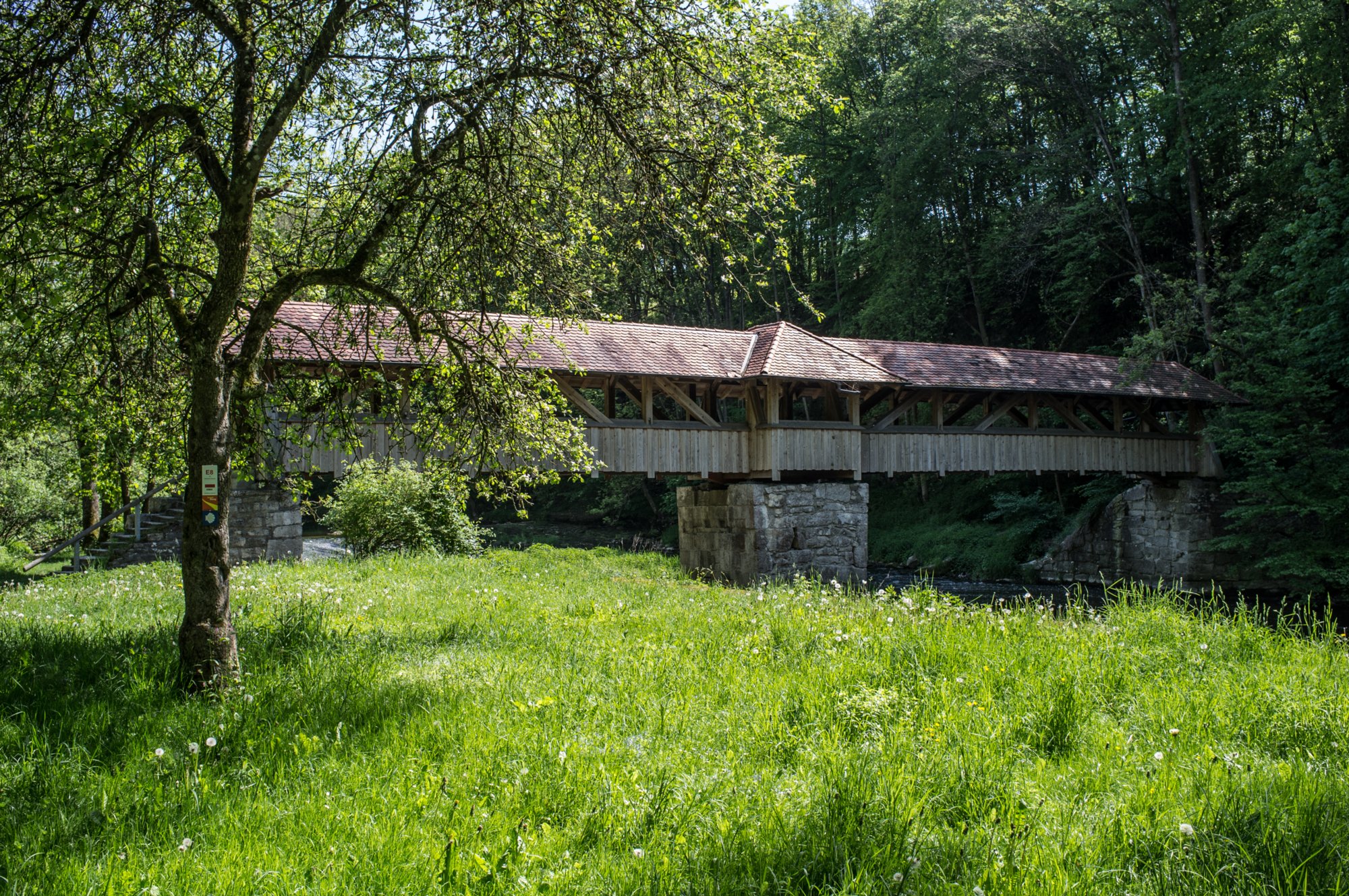 Archenbrücke bei der ehemaligen Heinzenmühle Archenbrücke bei der ehemaligen Heinzenmühle. Wanderung von Kirchberg (Wanderparkplatz) nach Mistlau. Über Bölgental, ehemal. Heinzenmühle, Baierlestein, Lobenhausen und teufelsklinge zurück nach Kirchberg.