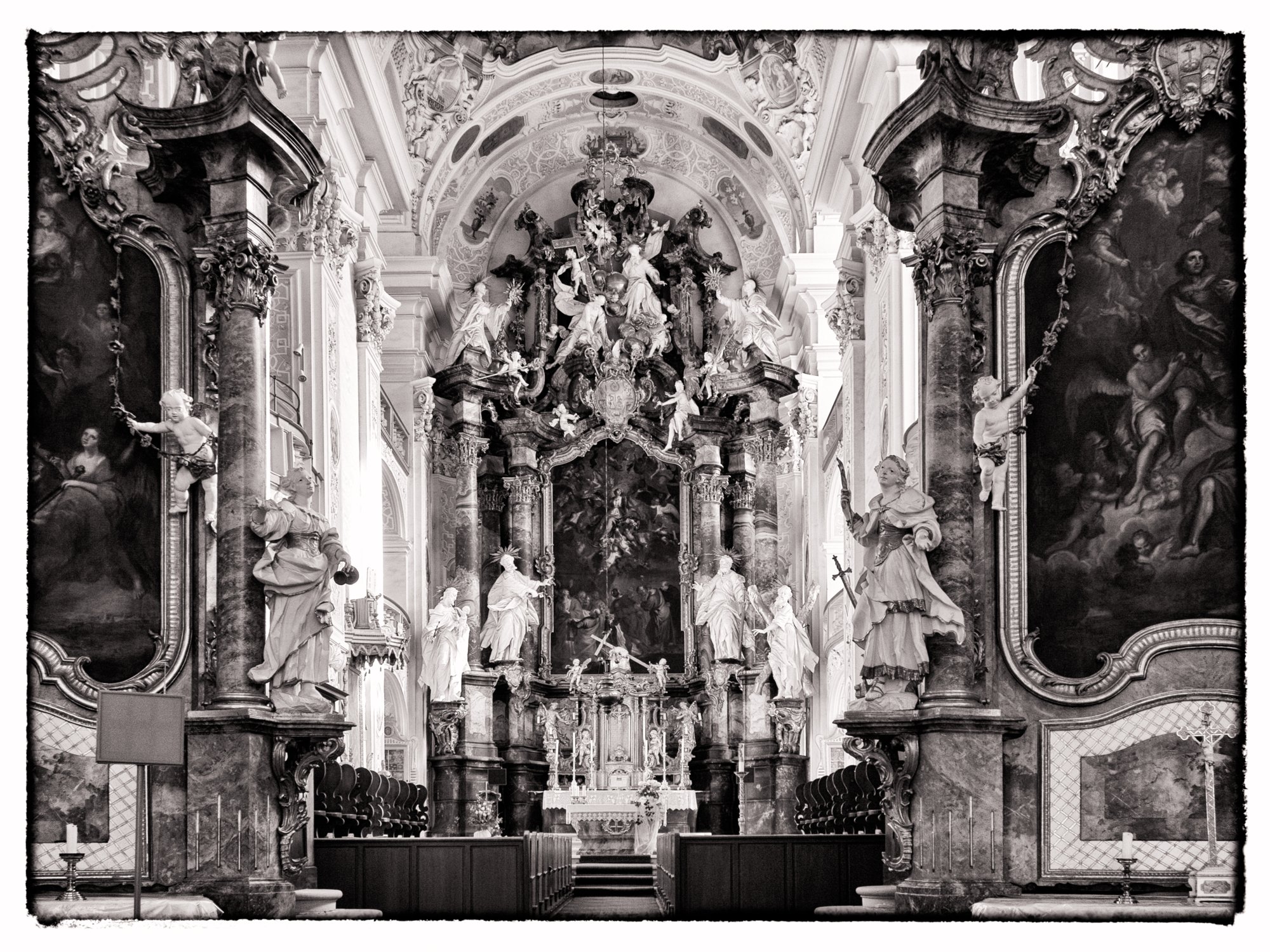 Klosterkirche Schöntal Klosterkirche Schöntal im Jagsttal. Das Kloster Schöntal an der Jagst ist eine ehemalige Zisterzienserabtei aus dem 12. Jahrhundert mit einer kunstvollen Barockkirche. Die Klosteranlage bildet mit den umliegenden Wohnhäusern den Ortsteil Kloster Schöntal der Gemeinde Schöntal. Quelle: http://de.wikipedia.org/wiki/Kloster_Schöntal Wanderung vom Kloster Schöntal über den jüdischen Friedhof nach Jagsthausen und nach Berlichingen