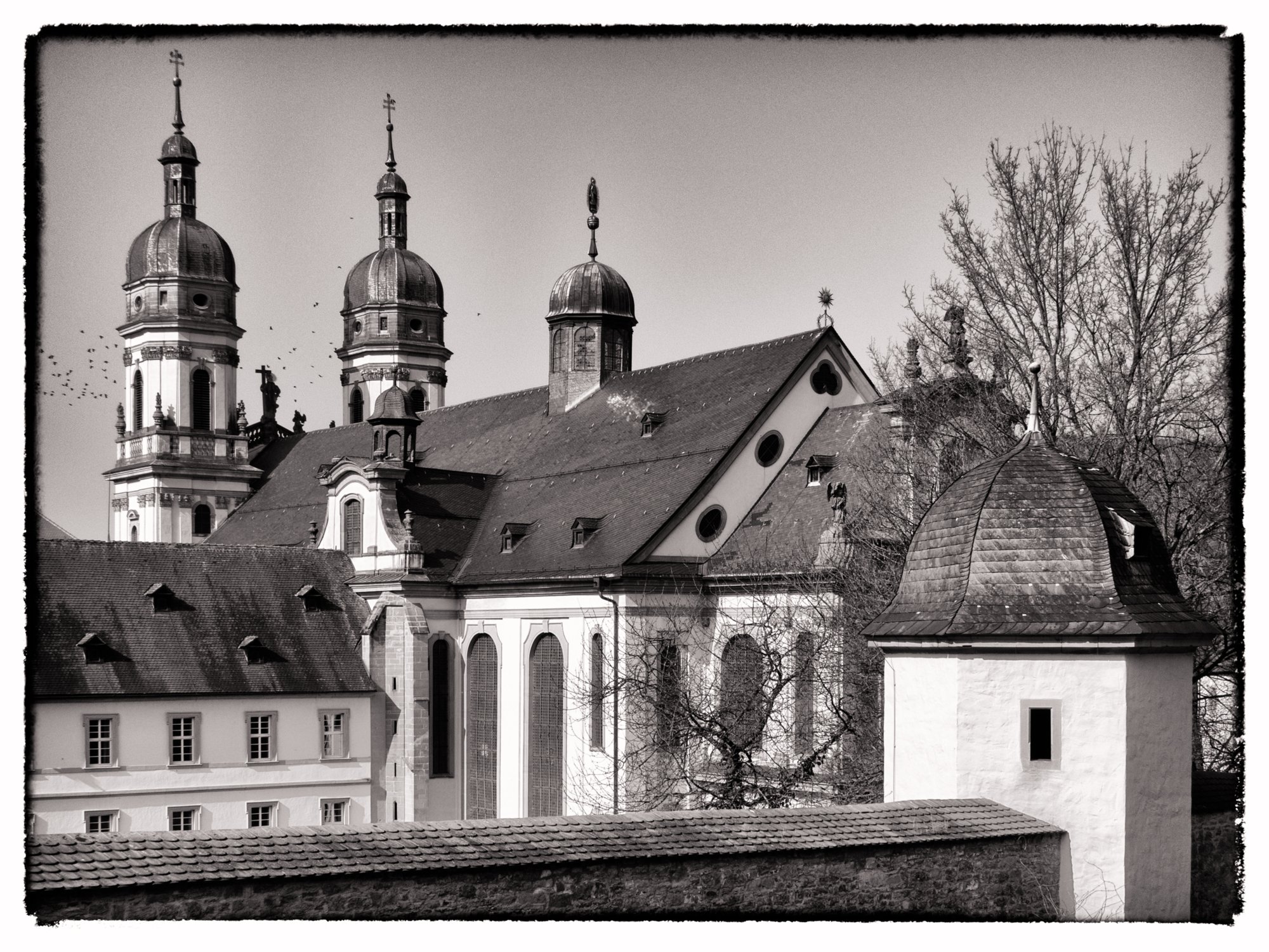 Kloster Schöntal Kloster Schöntal im Jagsttal. Blick von der Honigsteige auf das Kloster. Wanderung vom Kloster Schöntal über den jüdischen Friedhof nach Jagsthausen und nach Berlichingen