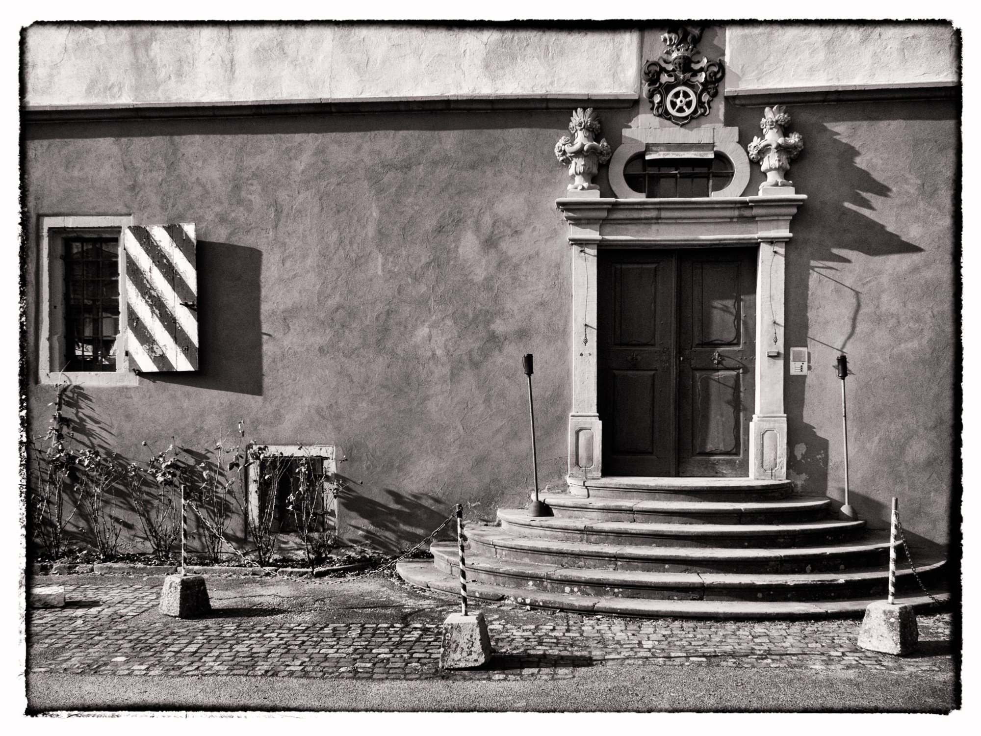 Rotes Schloss in Jagsthausen Rotes Schloss in Jagsthausen. Wanderung vom Kloster Schöntal über den jüdischen Friedhof nach Jagsthausen und nach Berlichingen