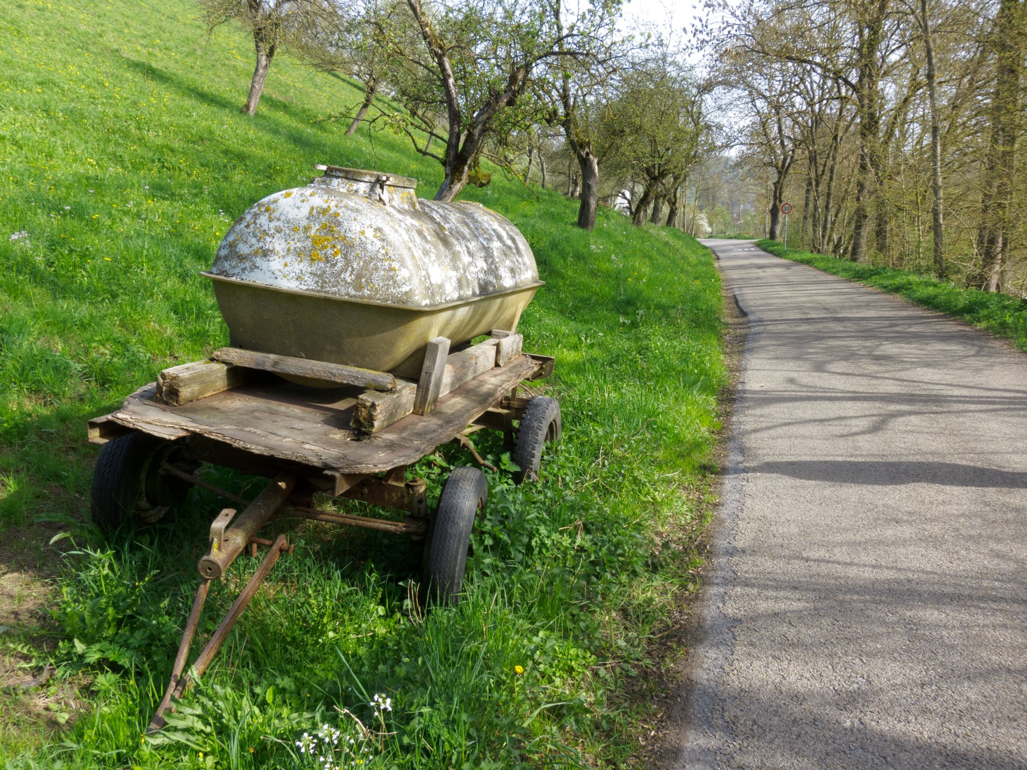 20110411_geyersburg_008 Weg von Untermünkheim zum Lindenhof. - Wanderung von Obermünkheim über den Lindenhof zur Archebrücke. Von dort zur Ruine Eichenhaldenkelter und über die Schleifbachklinge nach Sülz. Von Sülz zur Ruine Geyersburg und über den Lindenhof wieder zurück nach Obermünkheim.