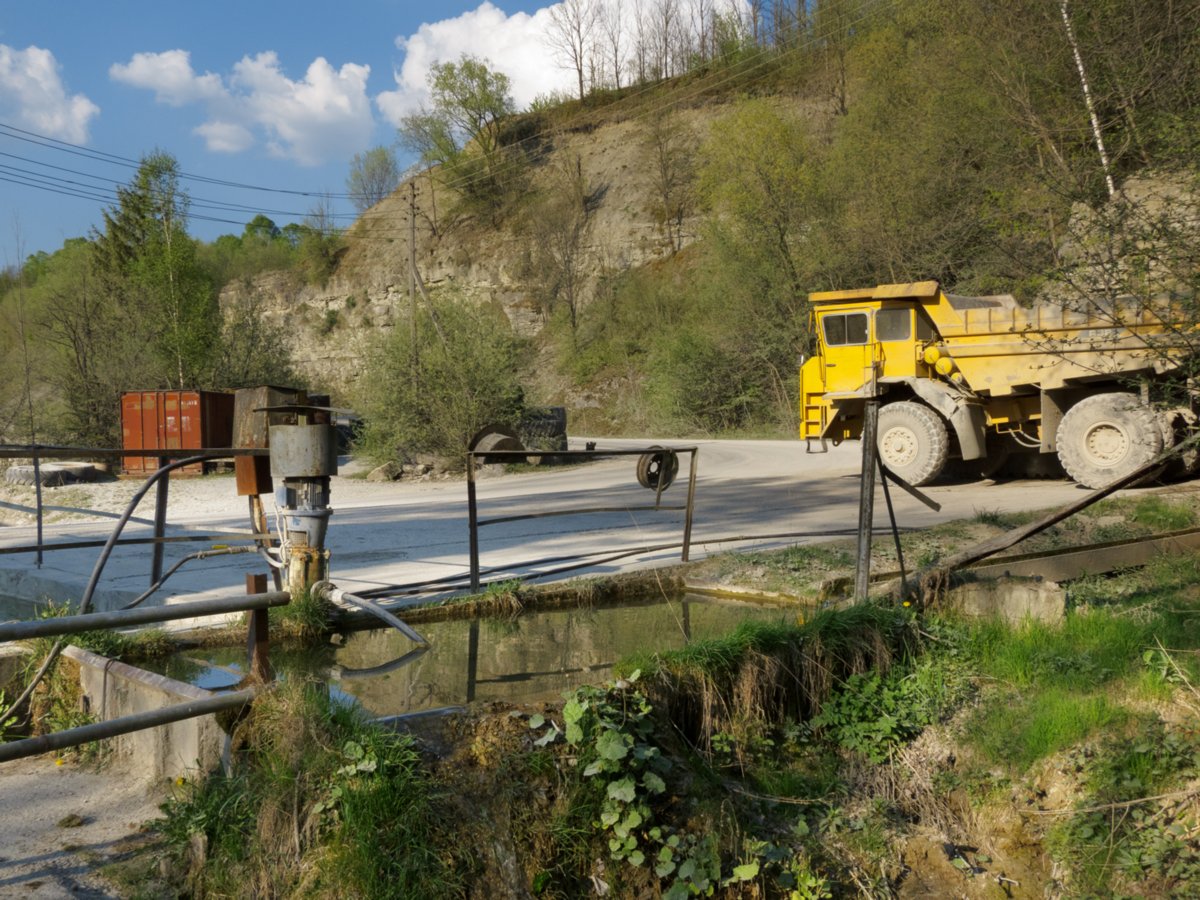 Wanderungs Kochersteg Wilhelmsglück Steinbruch Wilhelmsglück. Frühlings-Wanderung von Uttenhofen zum Wasserwerk Uttehofen. Von dort entlang der Kochenaue und hinauf zum Steinbruch. Von dort zum Bahnhof Wilhelmsglück und über das Felsenwegle zun renovieren Kochersteg