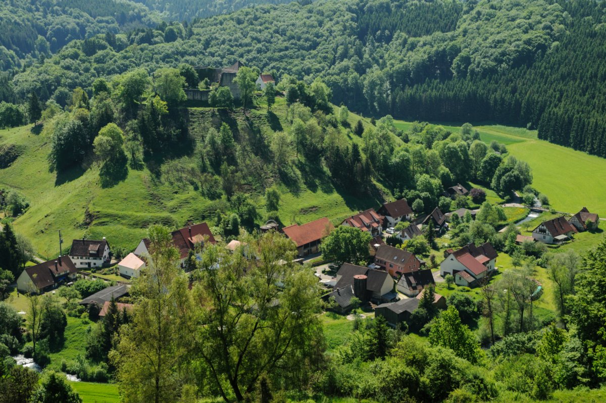 Großes Lautertal Wanderung von Bichishausen über Hohengundelfingen und Derneck wieder nach Bichishausen.