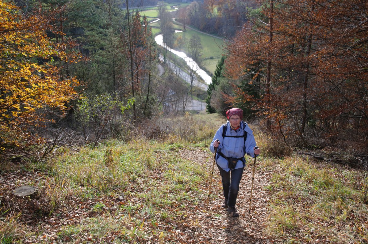 Steilaufstieg nach Hohengundelfingen Wanderung von Bichishausen über den Aussichtspunkt Bürzel nach Derneck und von dort über den Steilaufstieg nach Hohengundelfingen. Von dort Abstieg zurück nach Bichishausen.