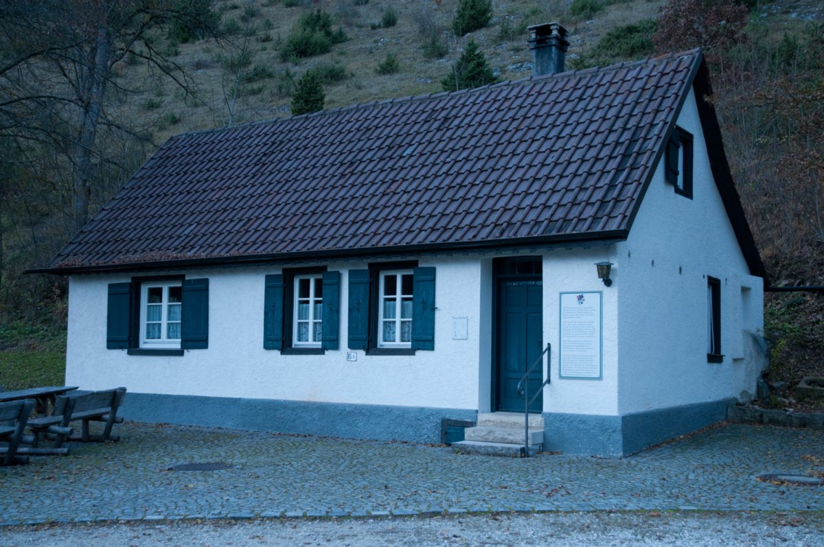 Bichishausen Wanderung von Bichishausen über den Aussichtspunkt Bürzel nach Derneck und von dort über den Steilaufstieg nach Hohengundelfingen. Von dort Abstieg zurück nach Bichishausen.