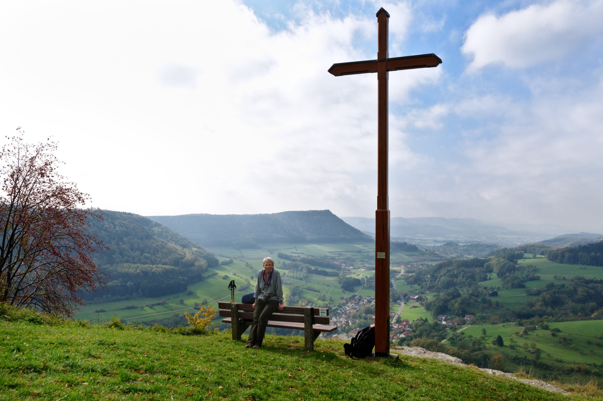 Galgenberg Feldkreuz auf dem Galgenberg. Wanderung von Nenningen über den Galgenberg zum Falten Feld. Von dort über die Reiterleskapelle zurück nach Nenningen.