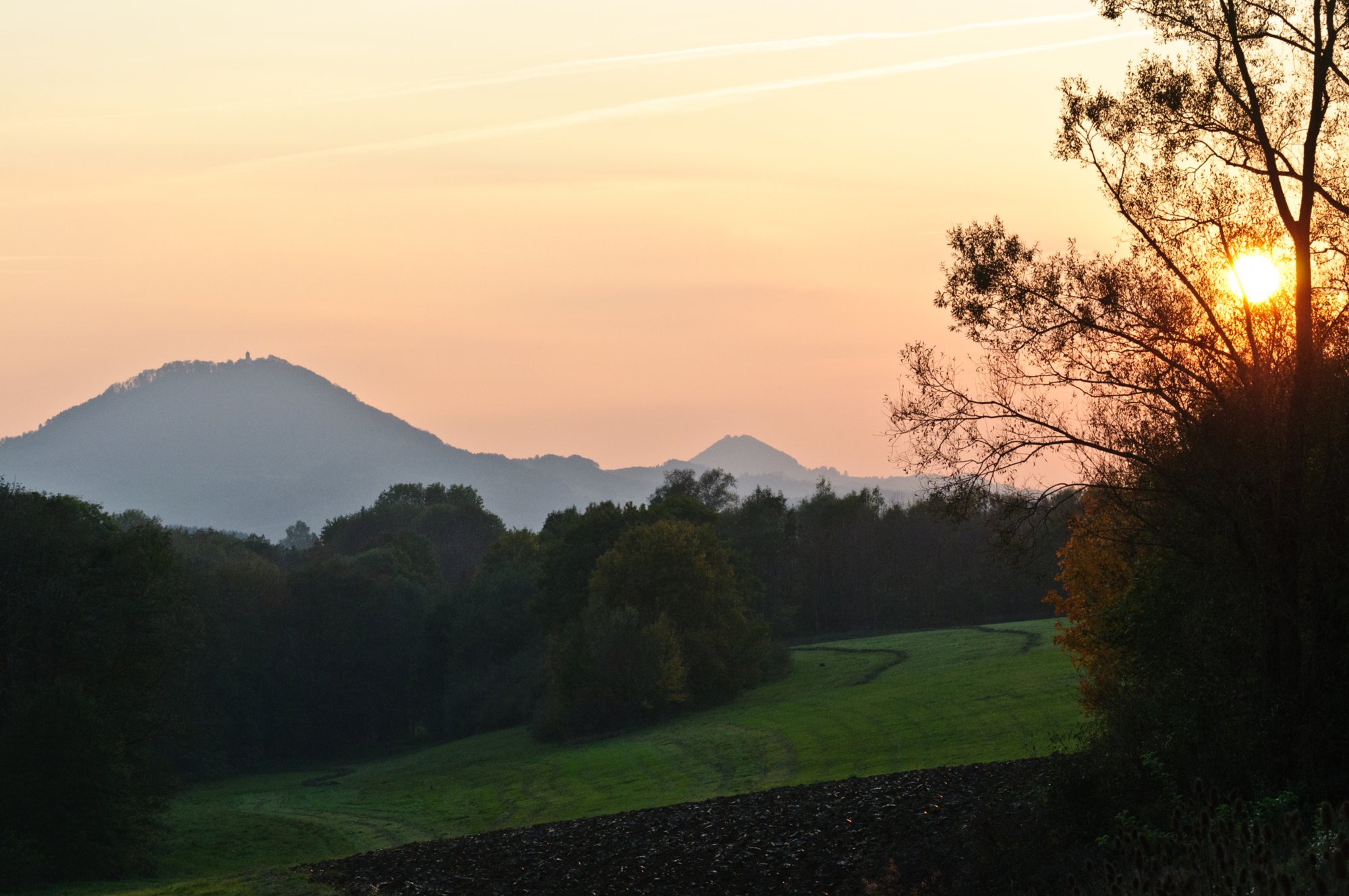 Rechberg und Hohenstaufen Rückfahrt von Nenningen nach Schwäbisch Gmünd. Wanderung von Nenningen über den Galgenberg zum Falten Feld. Von dort über die Reiterleskapelle zurück nach Nenningen.