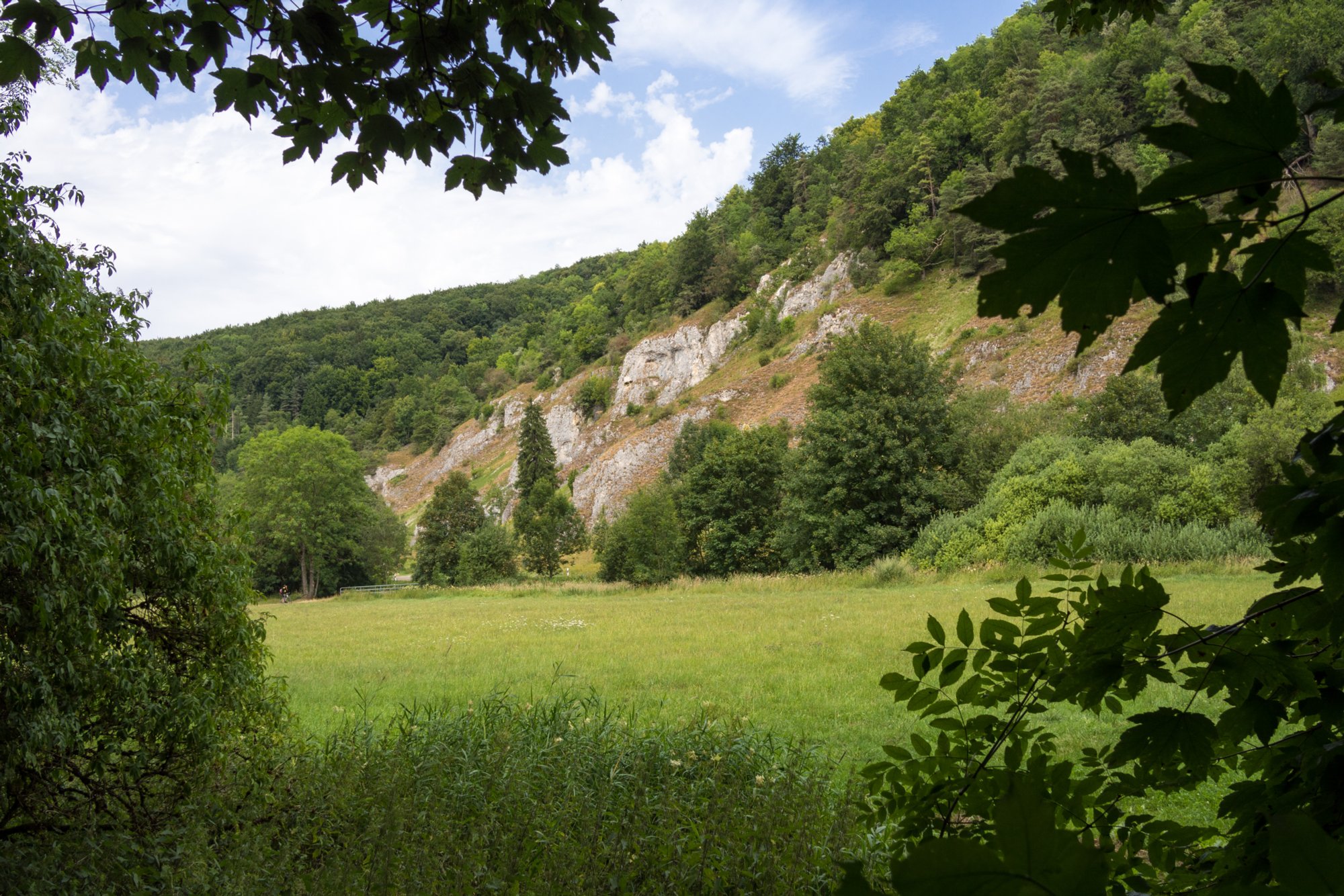 Lautertal Im kleinen Latertal. Route: Parkplatz an d. Weidacher Heusteige - Naturfreundehaus "Spatzennest" - Parplatz Weidacher Hütte - Hof Hohenstein - Lautern m. Lauterursprung - Gasthaus Krone - Ausgangspunkt