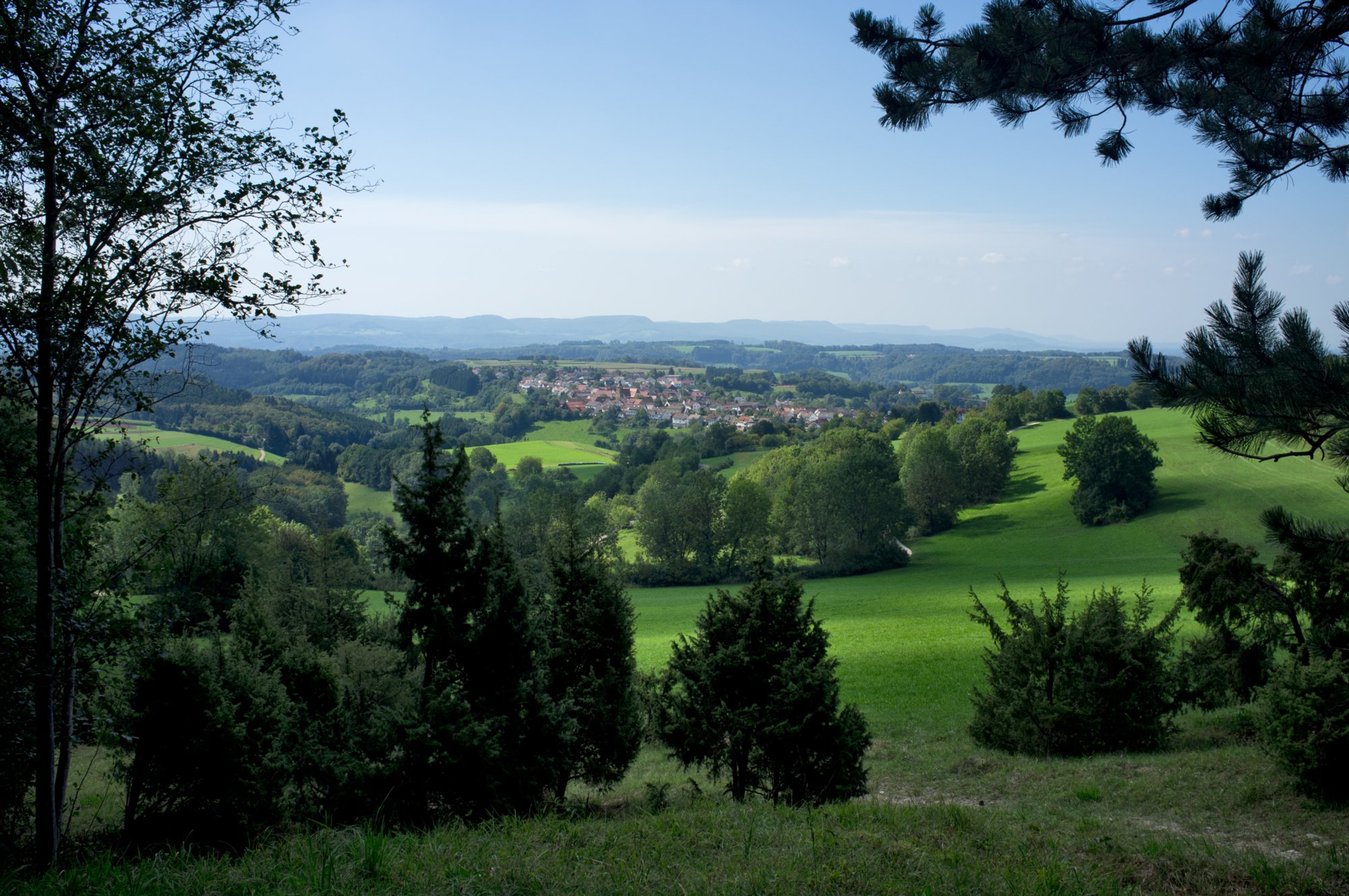 Auftsieg zum Stuifen Aufstieg zum Stuifen. Blick nach Wissgoldingen. Wanderung von Winzingen über die Reiterleskapelle zum Stuifen und über Wissgoldingen zurück nach Winzingen.