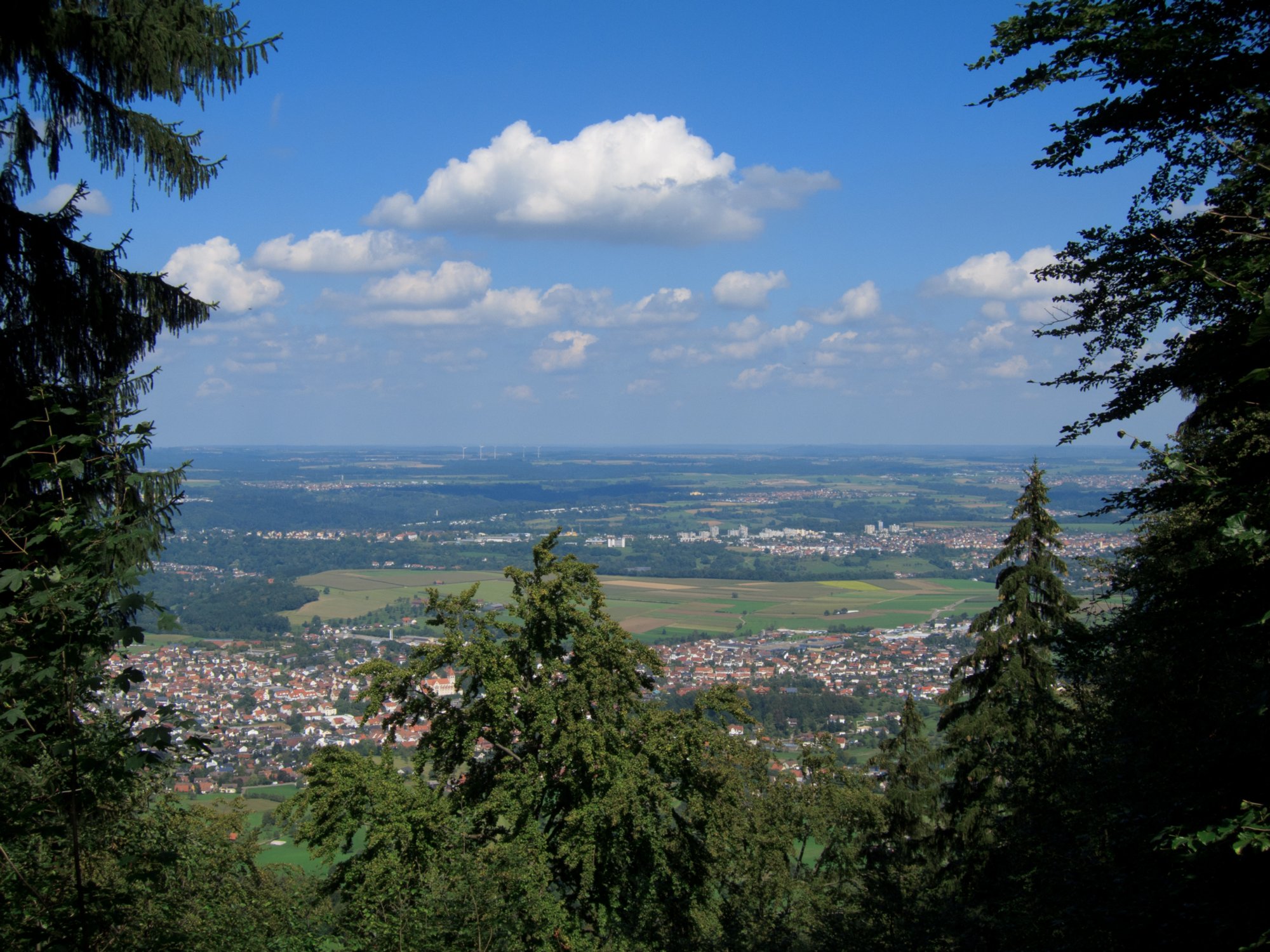 Stuifen Ausblick vom höchsten Punkt des Stuifen Richtung Schwäbisch Gmünd. Wanderung von Winzingen über die Reiterleskapelle zum Stuifen und über Wissgoldingen zurück nach Winzingen.