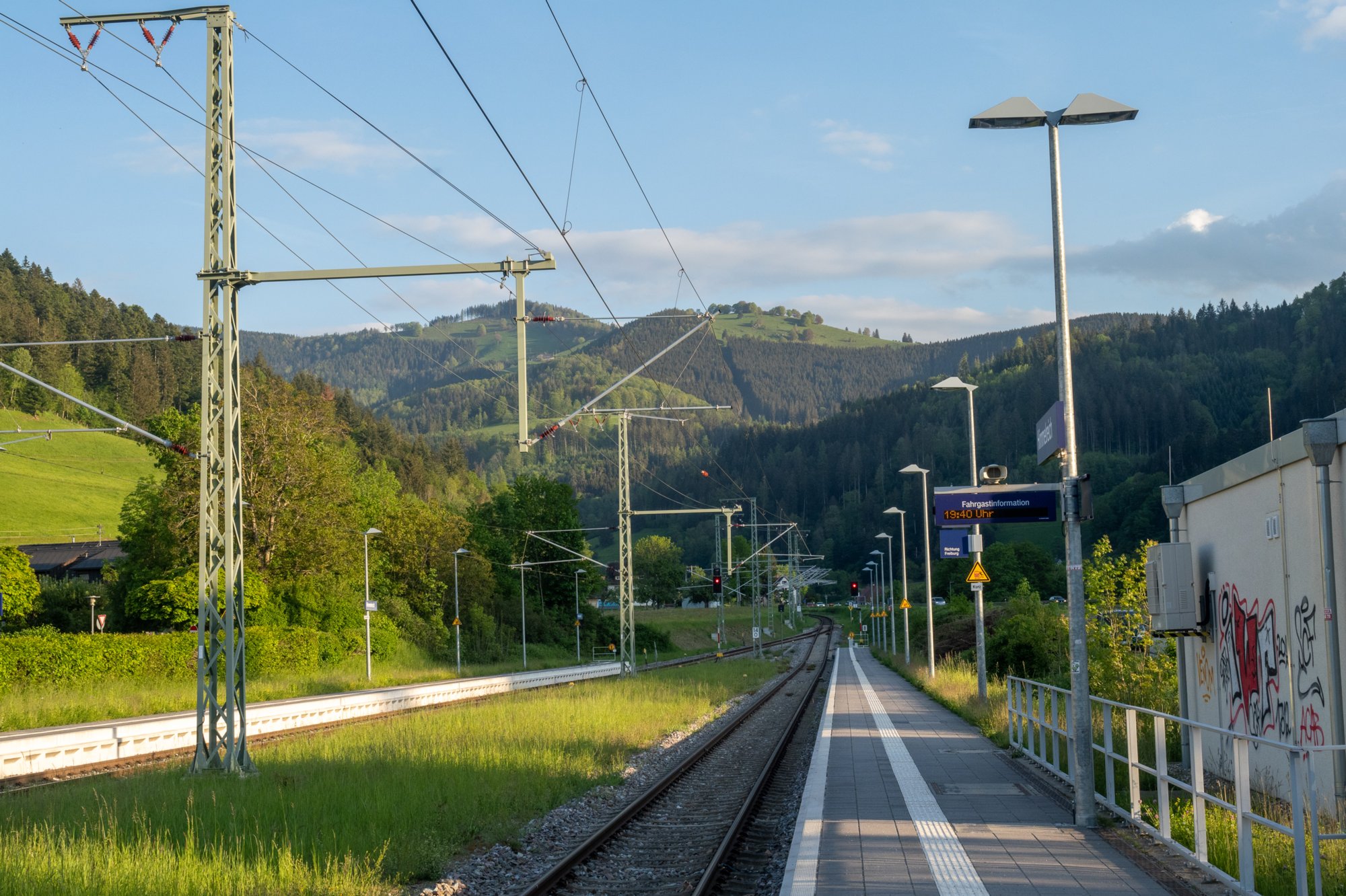 Blick vom Bahnhof Himmelreich hinauf zur Höfener Hütte 